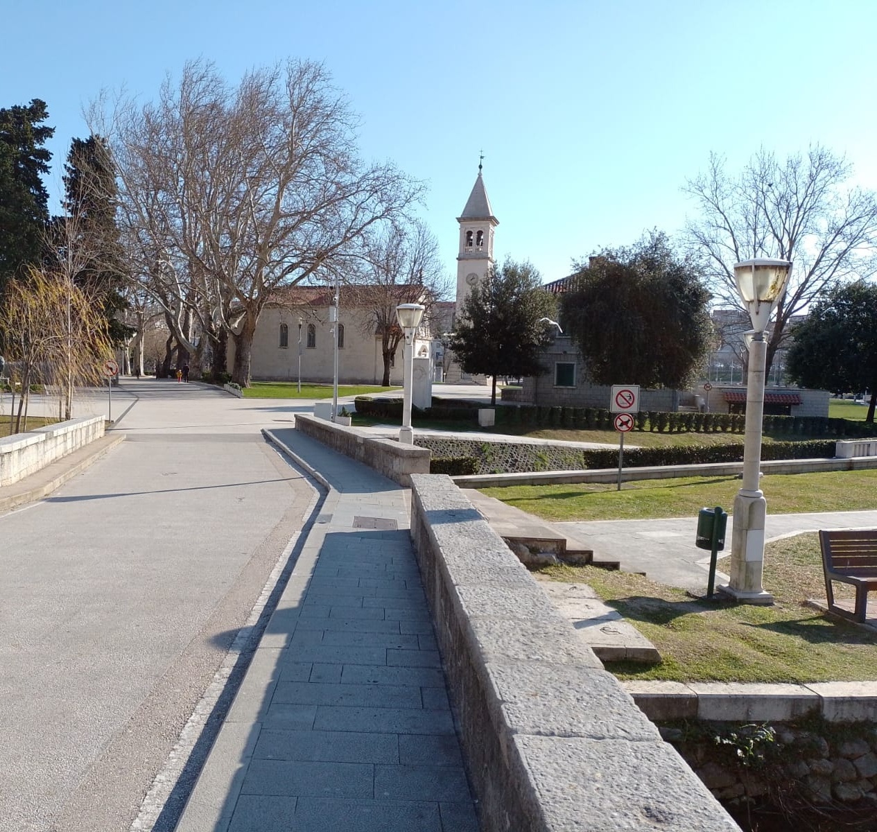 Solin – trg i crkva